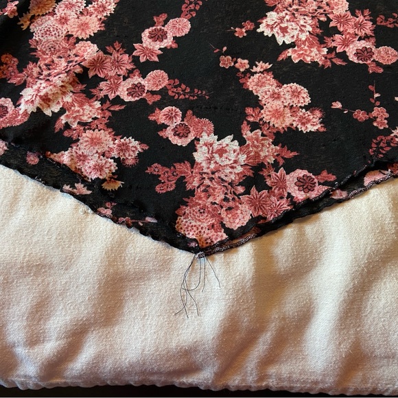 Blouse  Black & Pink Flowers Size Large - Picture 3 of 3